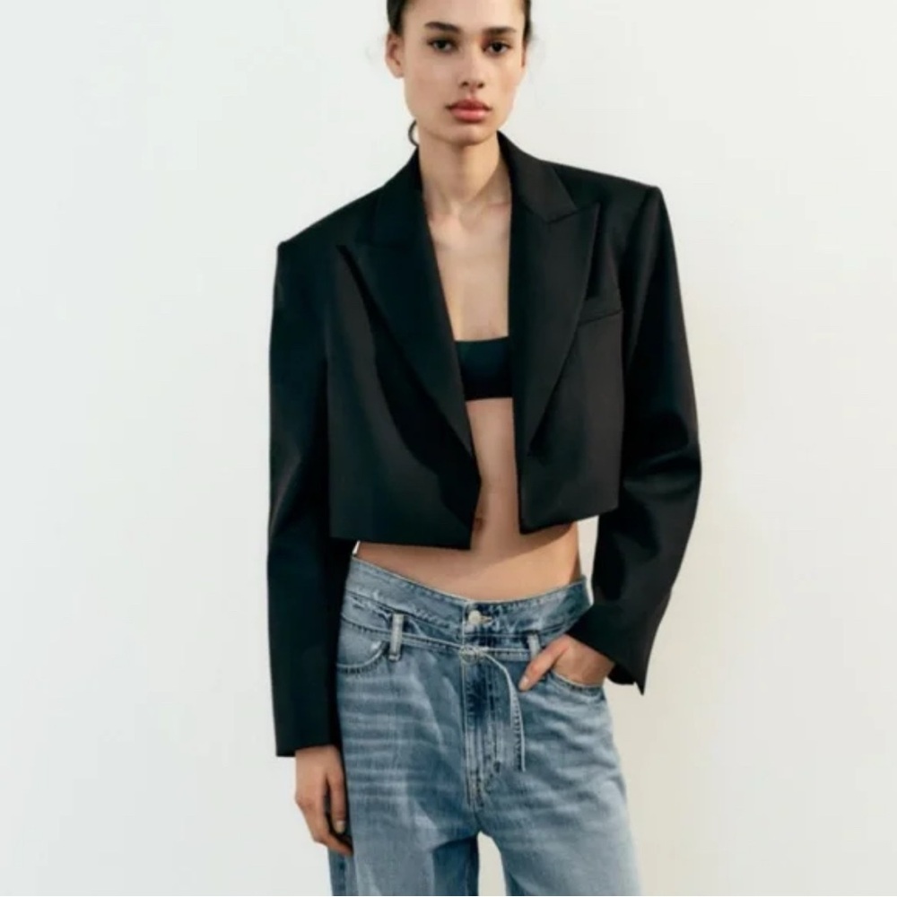 ♠️NWT ZARA Black Cropped Blazer♠️
